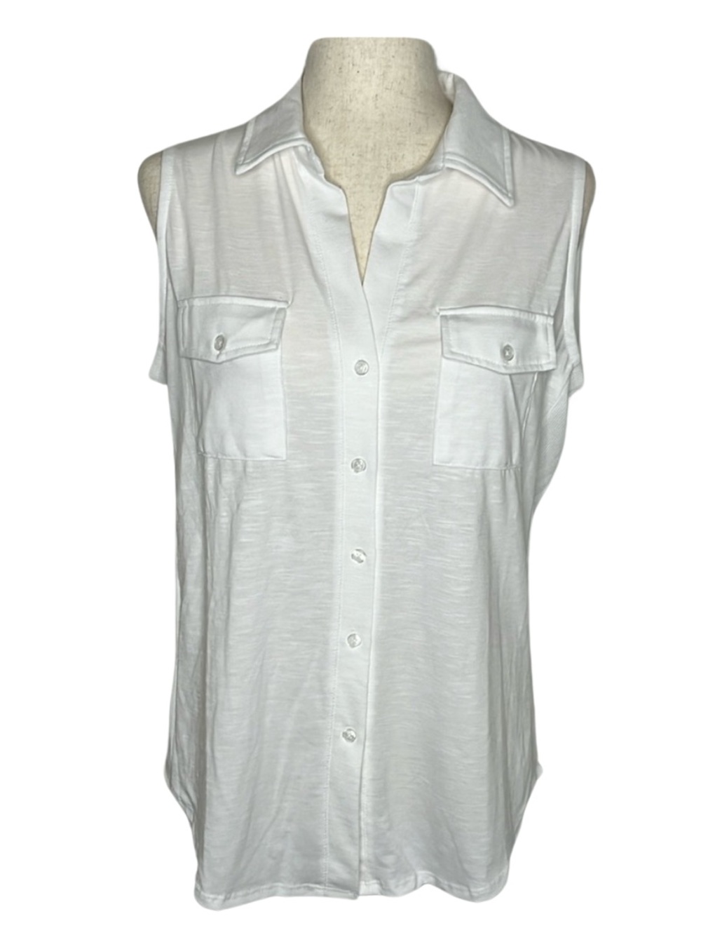 Kiss and Fly Collared Sleeveless Top